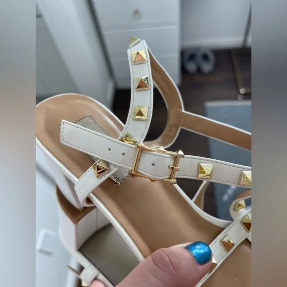 ROCKSTUD ANKLE STRAP SANDAL 60 MM - Picture 14 of 15